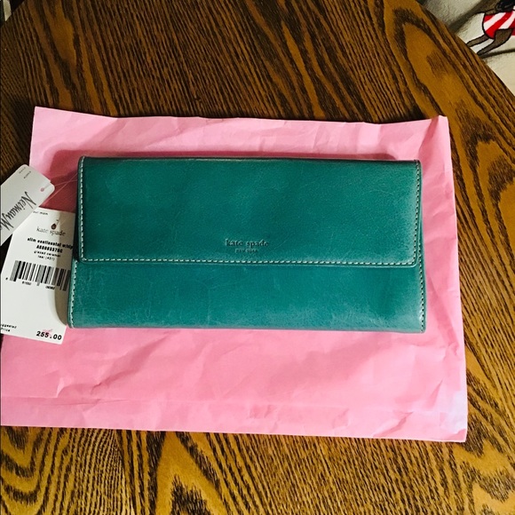 Gorgeous Kate Spade Wallet - Picture 1 of 6